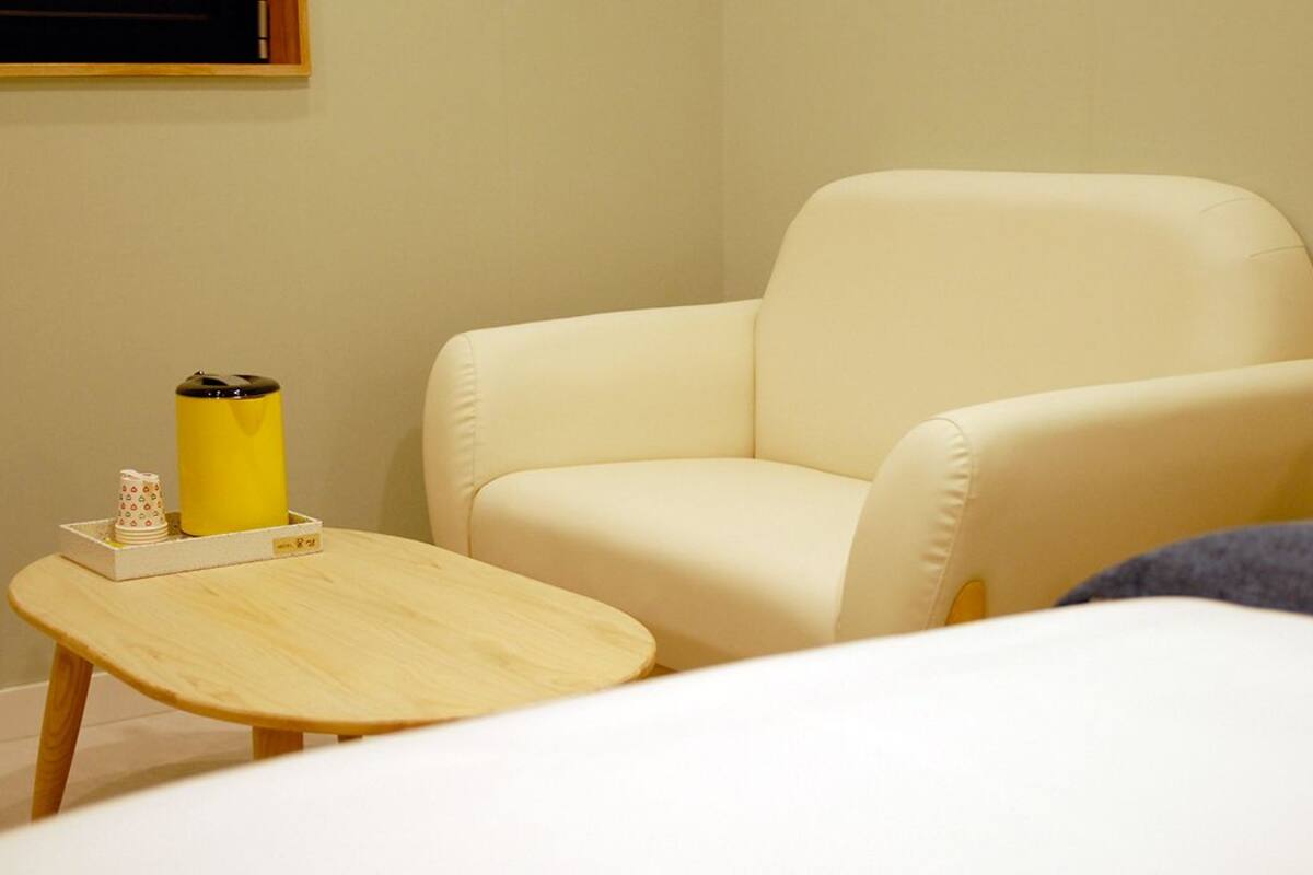 standard double room | desk, laptop workspace, soundproofing, free wifi