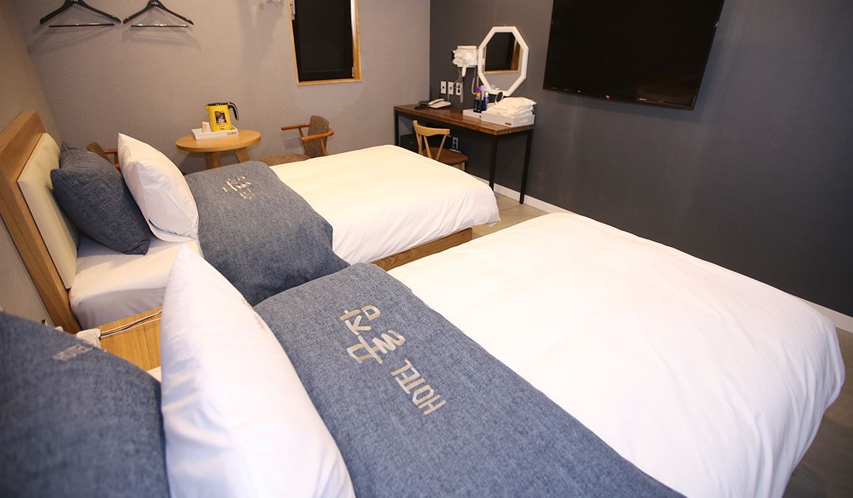 superior twin room | desk, laptop workspace, soundproofing, free wifi