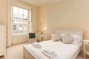 Apartamento, 2 quartos | 2 quartos, roupas de cama premium, espaço de trabalho para notebook