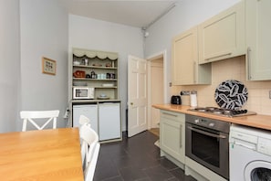 Apartment, 2 Bedrooms | Private kitchen | Full-size fridge, microwave, oven, stovetop