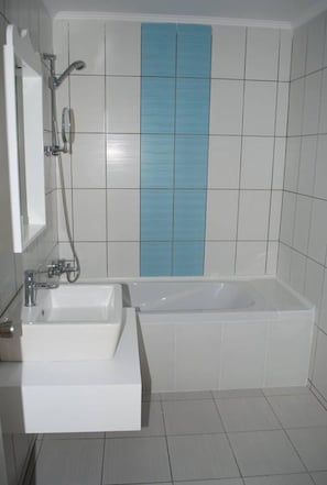 Standard Oda | Banyo | Duş, saç kurutma makinesi, havlu