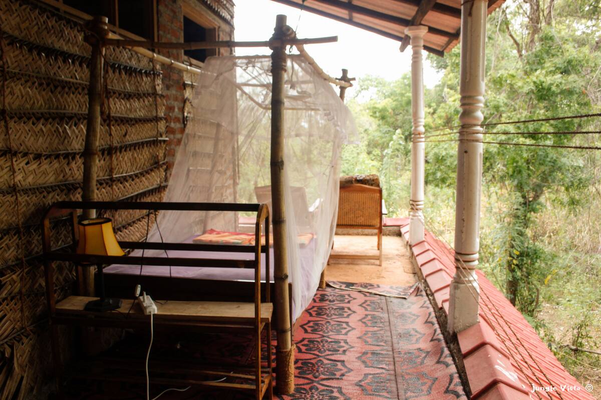 Panoramic Room, 1 Queen Bed, Garden View, Corner | 1 bedroom, iron/ironing board, free WiFi, bed sheets