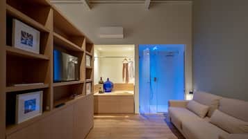 Phòng Suite Cao cấp | Minibar, két bảo mật tại phòng, bàn, phòng cách âm