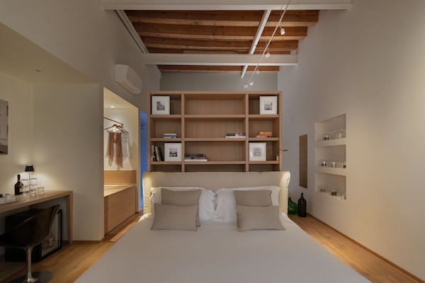 Minibar, in-room safe, desk, soundproofing