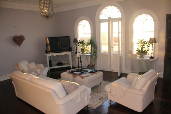 TV màn hình phẳng 