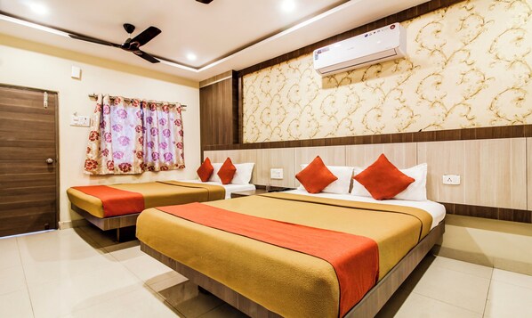 ห้องดีลักซ์สำหรับสี่ท่าน, หลายเตียง | 1 ห้องนอน, โต๊ะทำงาน, เตียงเสริม/เปล, Wi-Fi ฟรี