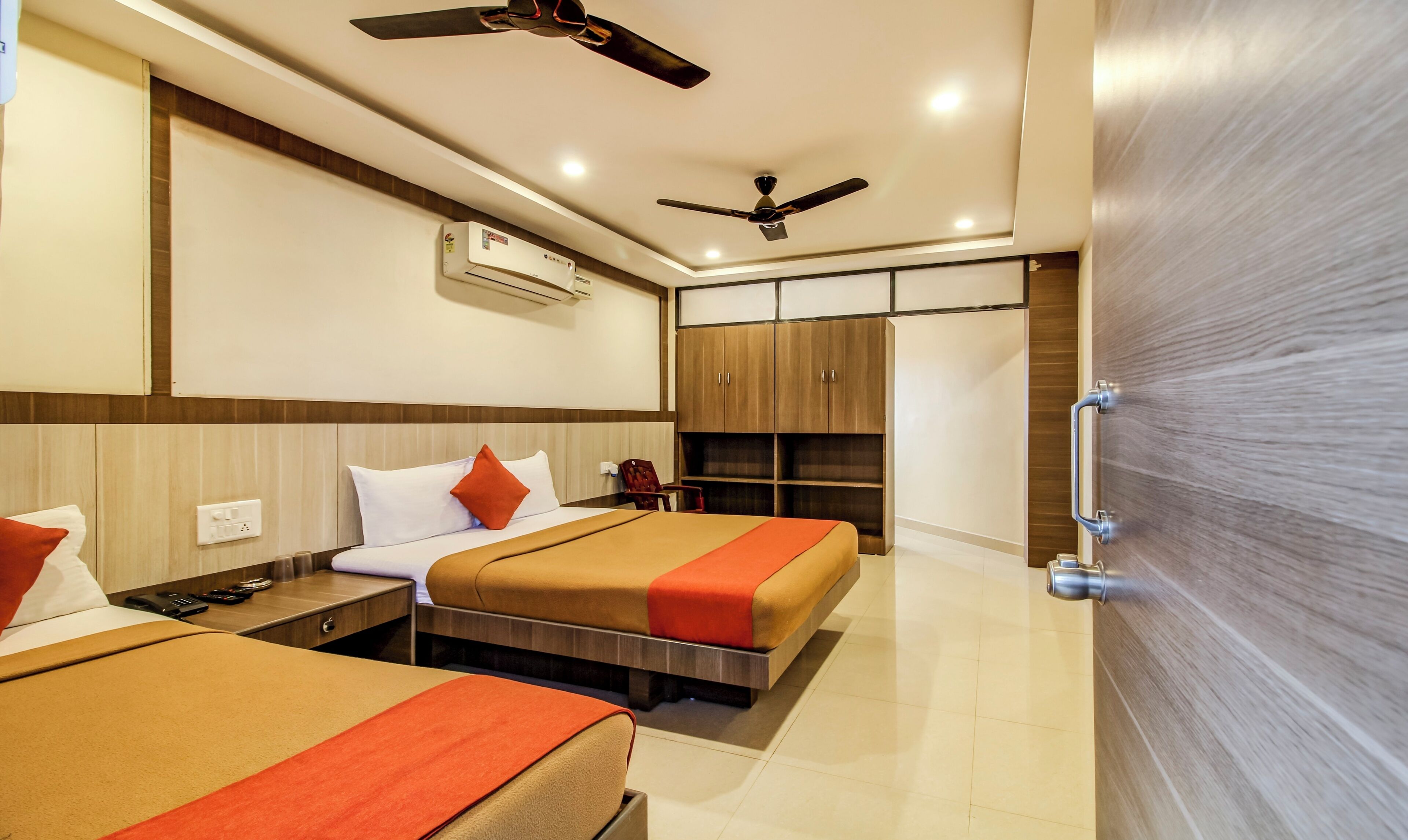 Deluxe Quadruple Room, Multiple Beds | 1 bedroom, desk, rollaway beds, free WiFi