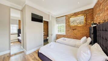 Tomannsrom – design | 4 soverom, sengetøy av topp kvalitet, dundyner og individuelt dekorert