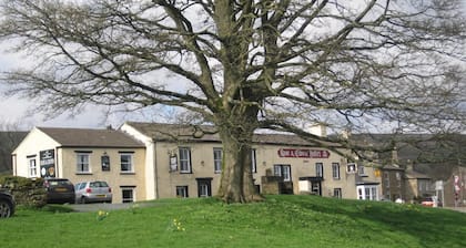 OYO Rose & Crown Hotel