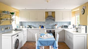 Cottage | Private kitchen | Full-sized fridge, microwave, oven, stovetop