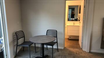 Executive Twin Room | In-room dining