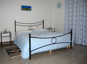 Desk, iron/ironing board, free cribs/infant beds, free WiFi - Agriturismo Rossello (Castiglione d'Orcia)