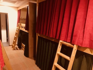 In-room safe, free WiFi, bed sheets - POPTONE the Guest House - Hostel (Hiroshima)
