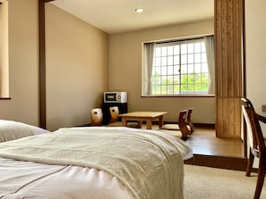 Family Room | Desk, soundproofing, free WiFi, bed sheets - samurise NORTH (Fujikawaguchiko)