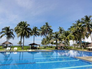 2 piscinas al aire libre