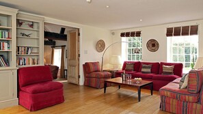 Living area - Weir Cottage (Chipping Norton)