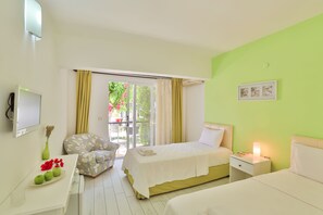 Triple Room | Minibar, free WiFi, bed sheets - Kiraz Otel (Cesme)