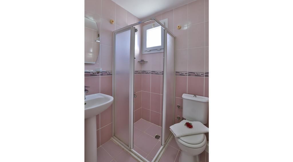 double or twin room | bathroom | shower, free toiletries, hair dryer, slippers