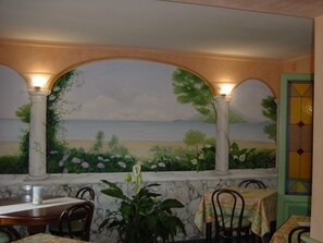 Petit déjeuner buffet (5.00 EUR par personne)