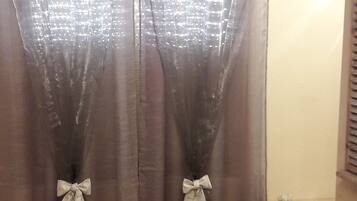 Double Room | Minibar, in-room safe, desk, cribs/infant beds