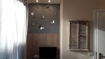 Double Room | Minibar, in-room safe, desk, cribs/infant beds