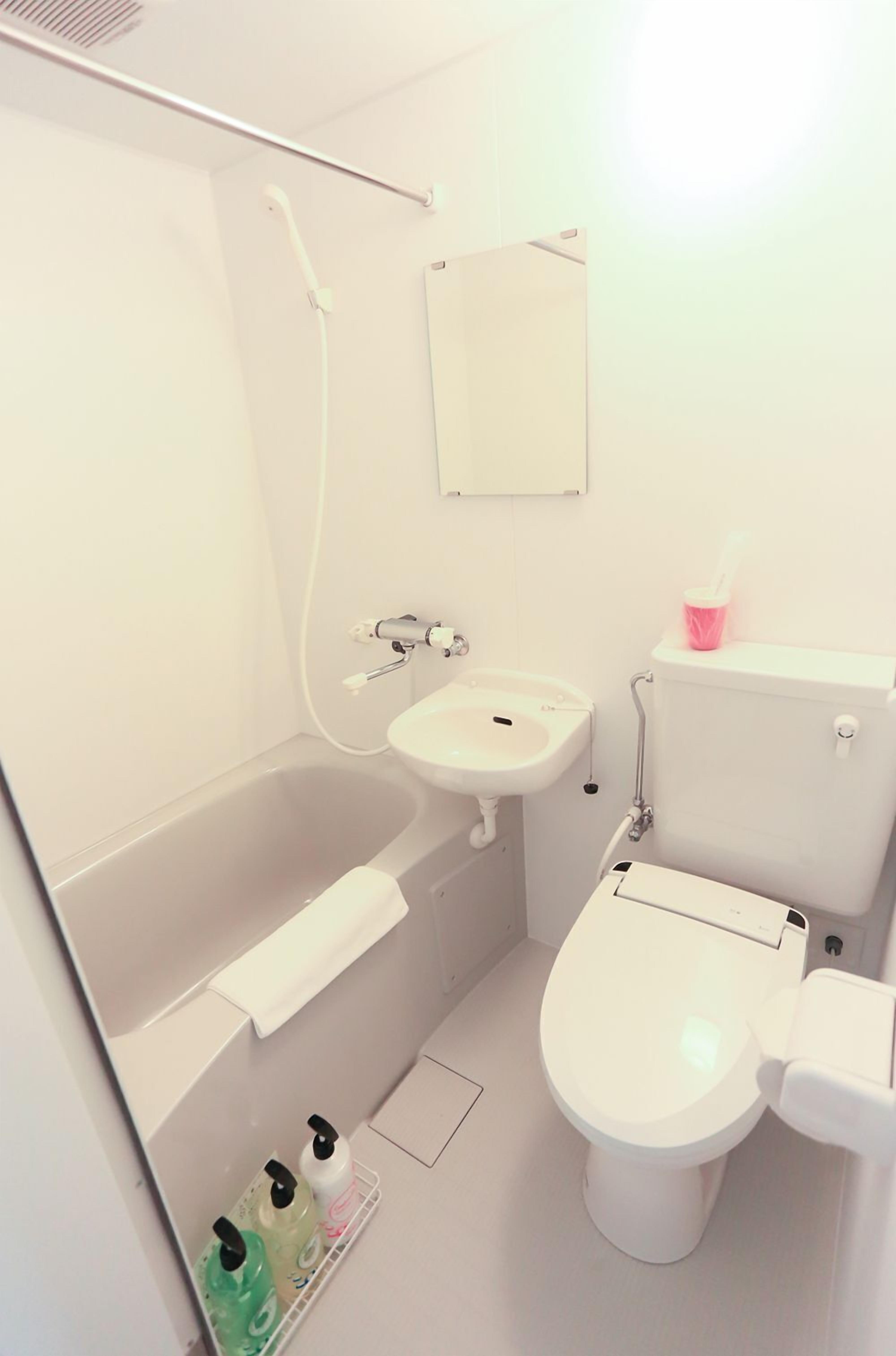 Bruser, gratis toiletartikler, hårtørrer, håndklæder