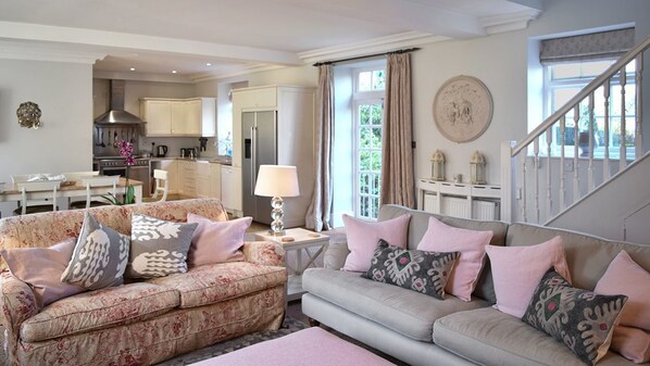 Cottage | Living area - Newmarket Cottage (Chipping Norton)