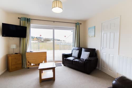 Premier Cottage, 3 Bedrooms | Living room | Flat-screen TV