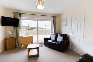 Living room - Seaview Holidays - Salterns Village (Seaview)