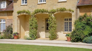 Cottage | Front of property
