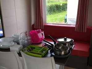 Husvogn (Privilege) | Spiseområde på rommet