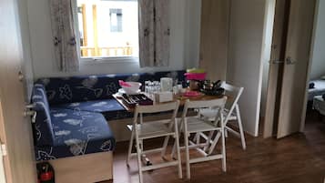 Triple Room | In-room dining