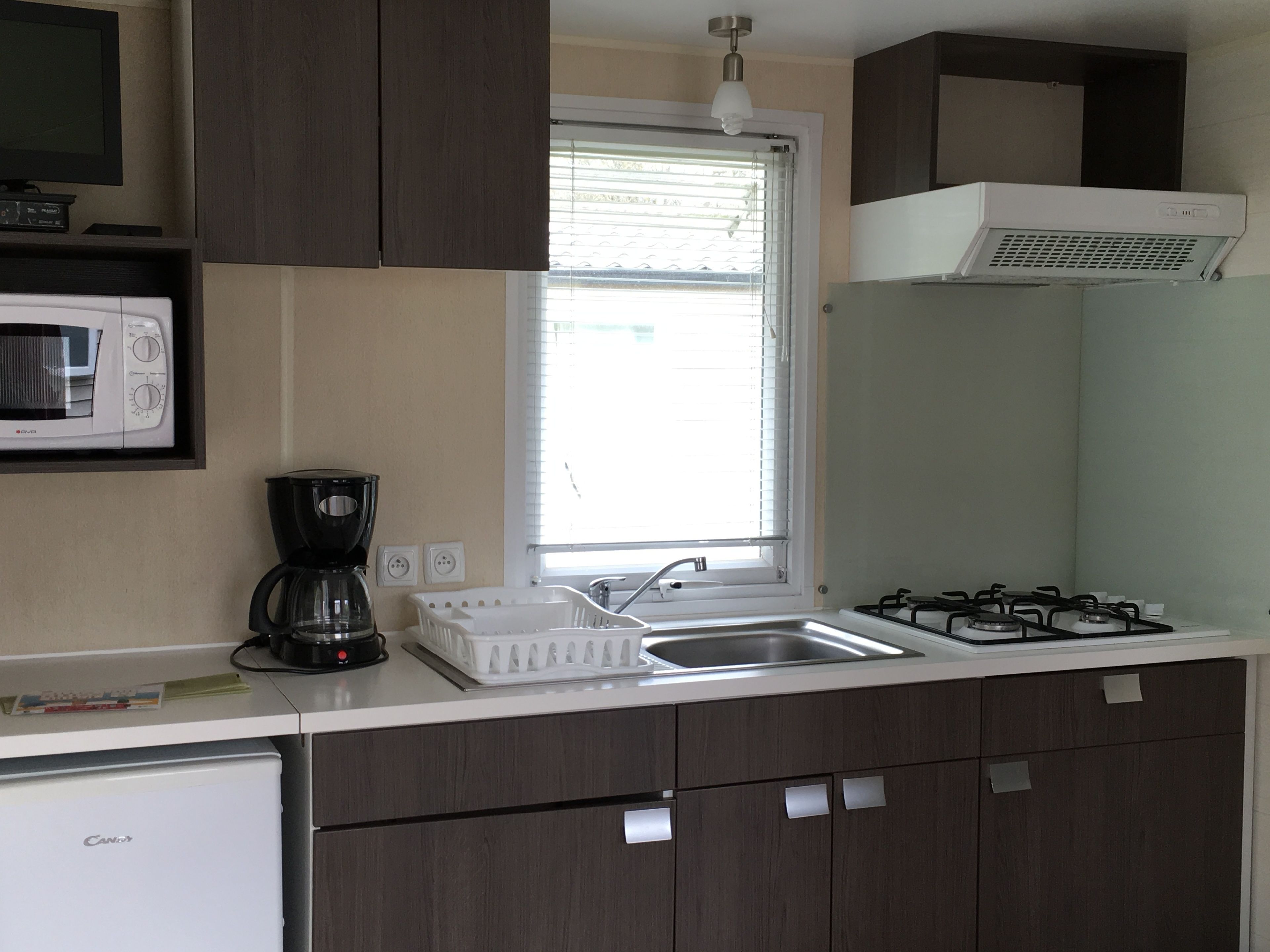 Nhà di động (Privilege) | Bếp riêng | Tủ lạnh, lò vi sóng, bếp nấu, máy rửa bát 