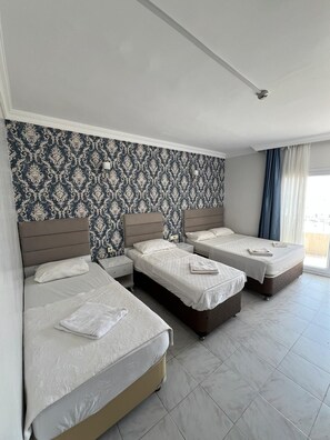 Quadruple Room | Premium bedding, desk, blackout curtains, soundproofing - Peri Hotel (Erdemli)