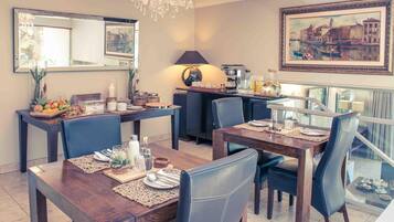 Free daily continental breakfast