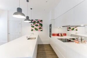 Apartment (Thompson Quarters) | Private kitchen
