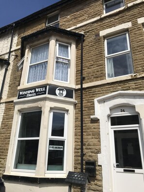 Façana frontal de l'allotjament