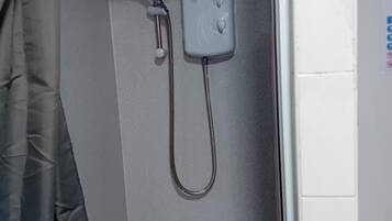 Family Room (Sleeps 4 People, Shared Bathroom) | Bathroom