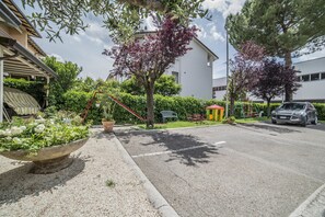 Children’s play area – outdoor