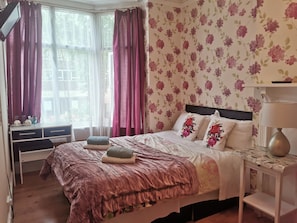 Decoración personalizada, muebles diferentes y escritorio 