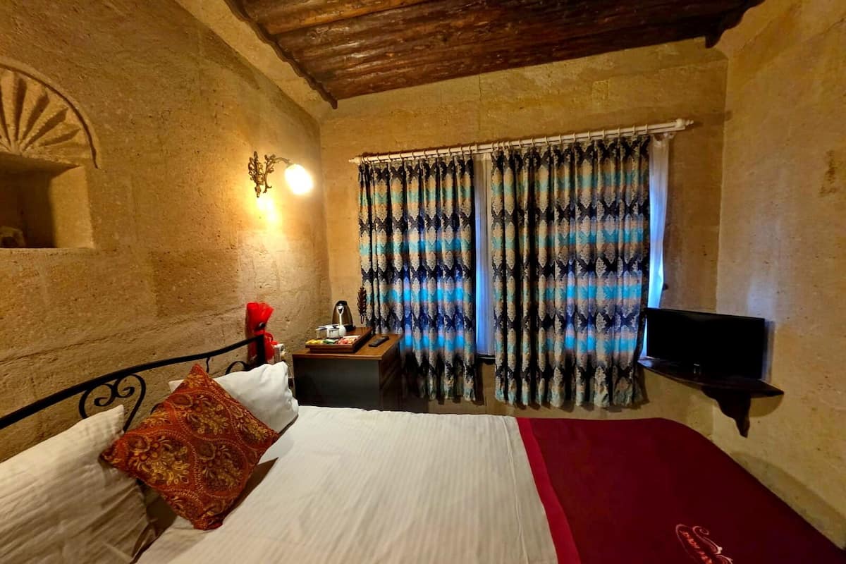 Hezen Stone (Tas)Room | Egyptian cotton sheets, premium bedding, minibar, individually decorated