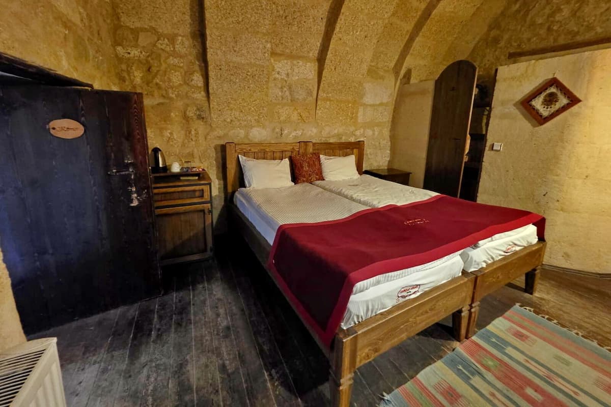 Kemer (Arch ) Room | Egyptian cotton sheets, premium bedding, minibar, individually decorated