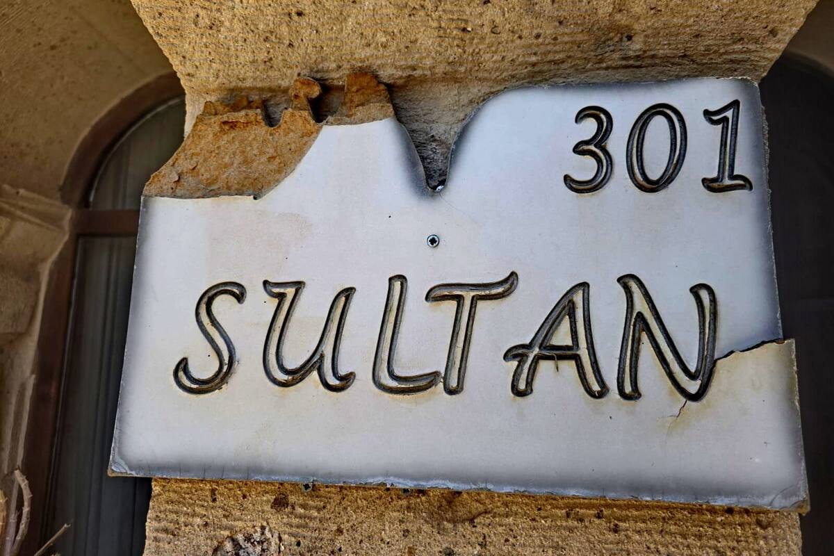 Un senyal amb el número 301 i el nom 'SULTAN'.