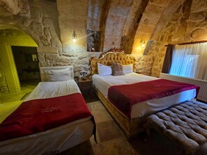 Safir Cave Room | Egyptian cotton sheets, premium bedding, minibar, individually decorated - Cappadocia Antique House (Ürgüp)