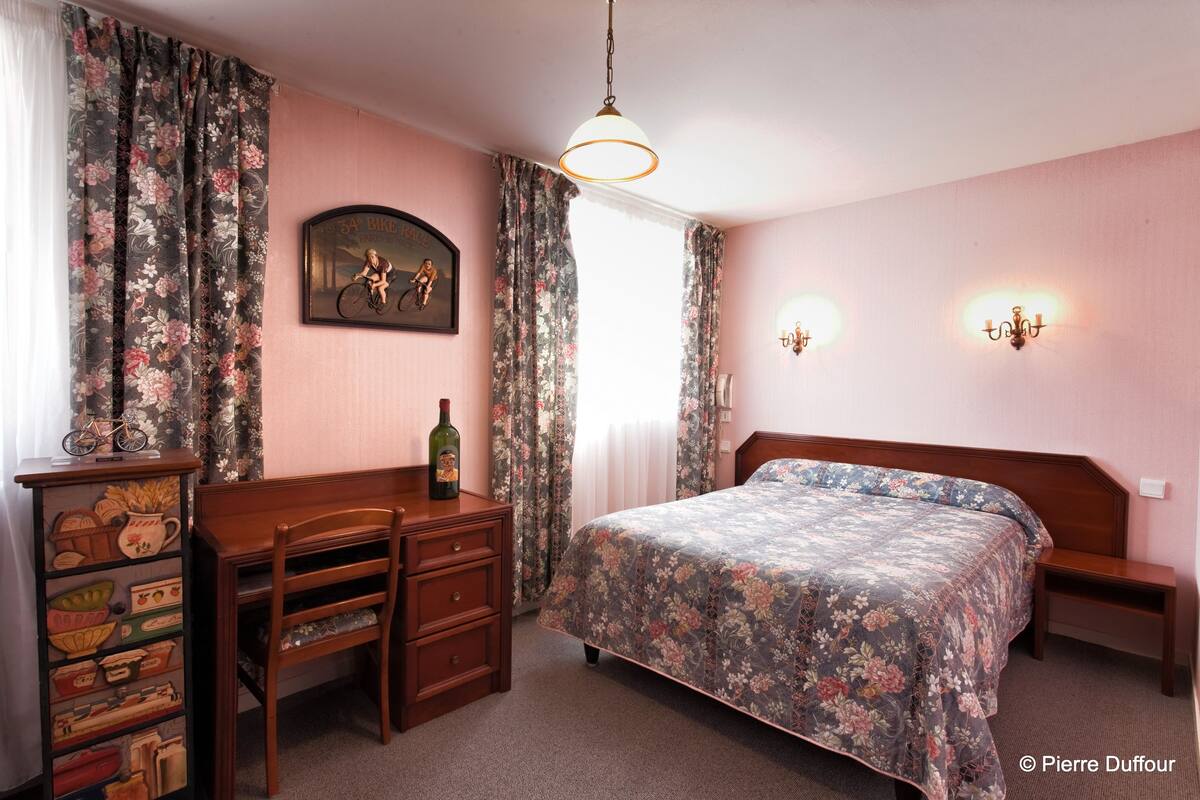 Triple Room (Hinault) | Soundproofing, free WiFi