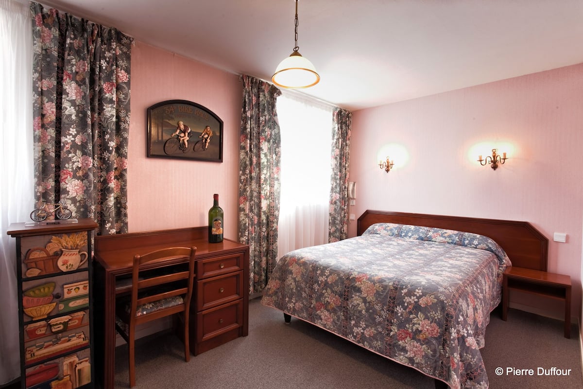 Triple Room (Hinault) | Soundproofing, free WiFi