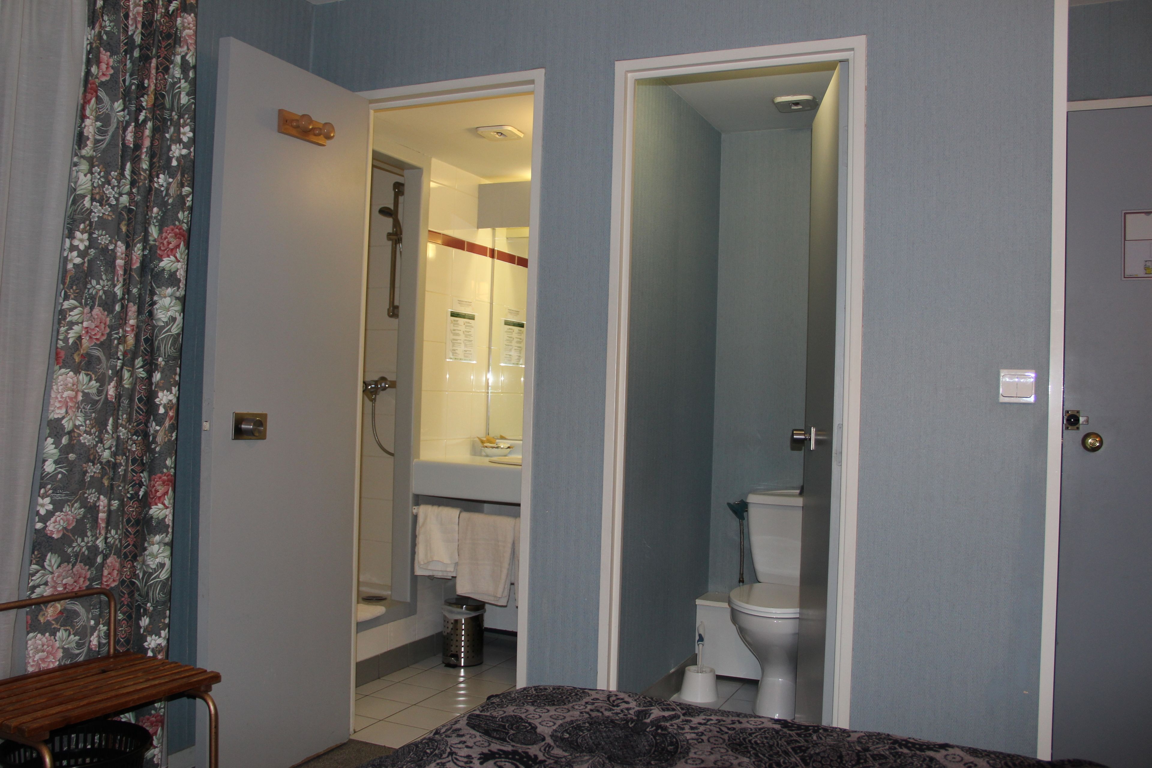 Chambre Double (Killy) | Salle de bain | Articles de toilette gratuits, sèche-cheveux, serviettes fournies
