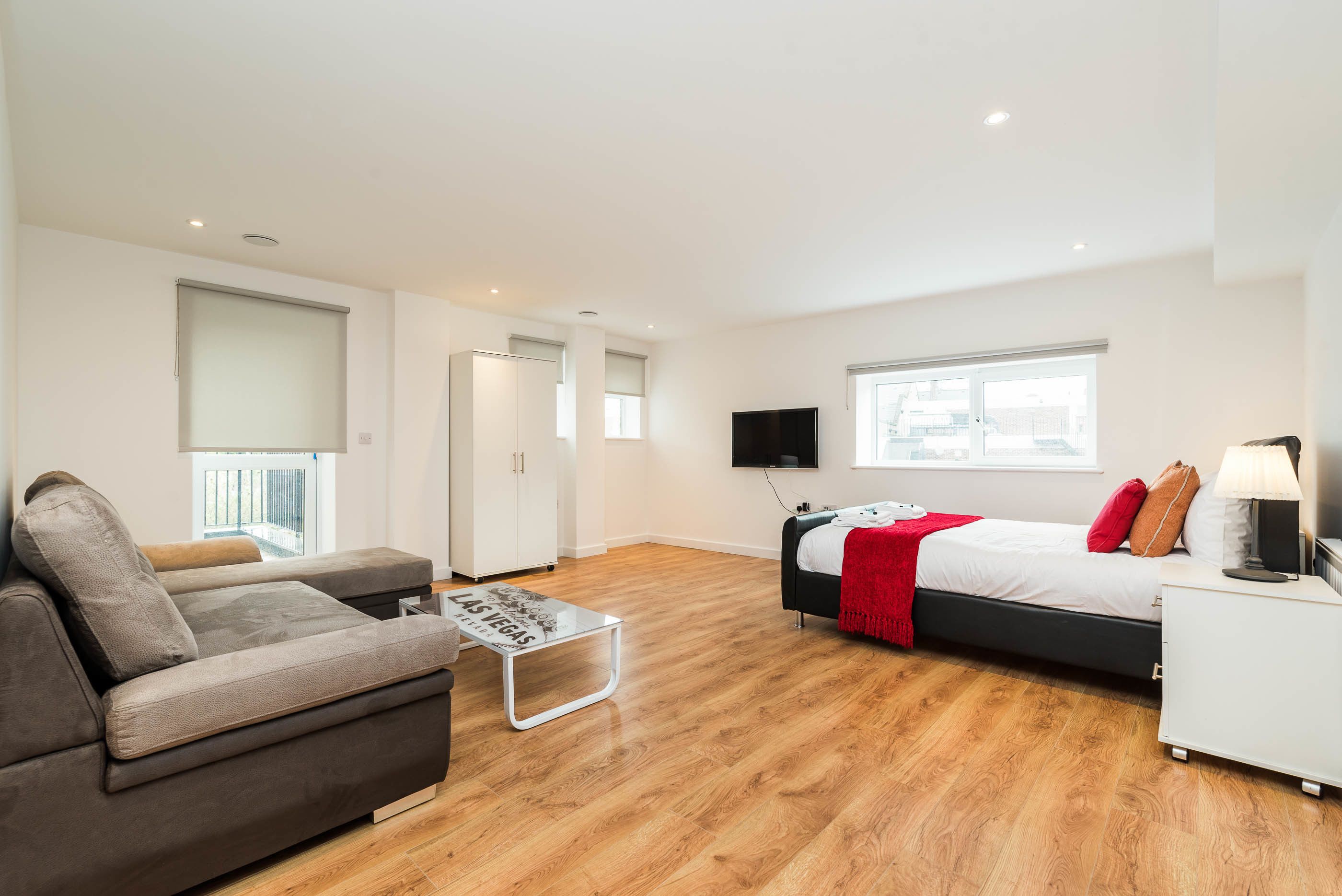 Perhehuone, jaettu kylpyhuone | Silitysrauta/-lauta, ilmainen Wi-Fi, vuodevaatteet