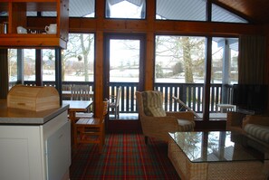 Living room - Loch Monzievaird Self Catering (Crieff)