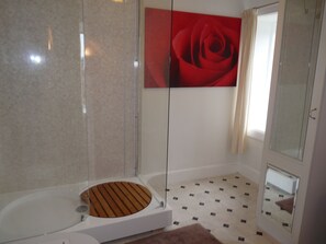 Shower, hair dryer, towels - St. Annes Guest House (Oban)